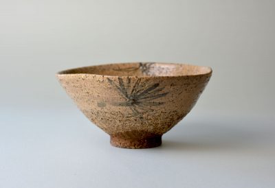 古萩焼鉄絵文茶碗 